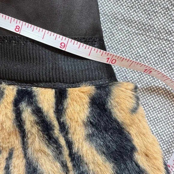 Kensie Faux Fur Tiger-Stripe Bucket Hat - Brown & Black - Picture 8 of 9